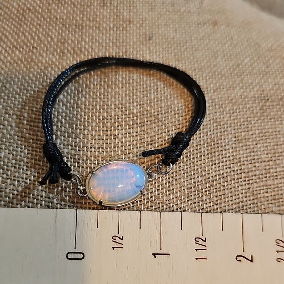 Elegant Black and Opal Adjustable Bracelet. - Picture 2 of 2